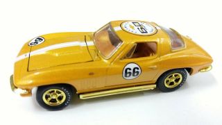 M2 Machines 1:64 Chevrolet 60 Years 1966 Corvette 327 Gold Chase