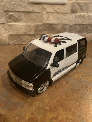 Jada Toys Dub City 2001 Chevrolet Astro Van Police 1:24 Diecast (s004)