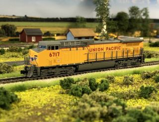 N Scale Kato Ac4400cw Union Pacific 6717 Dcc Equipped
