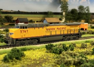 N Scale Kato Ac4400cw Union Pacific 5767 Dcc Equipped