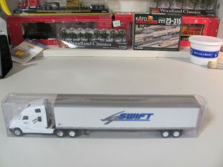 Ho Ton Freightliner Columbia Swift Transportation White With Dry Van Trailer