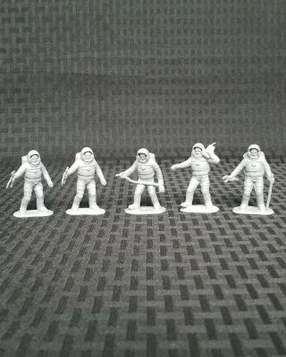 Vintage Nasa Astronaut Grey Plastic Figures Set Of Five