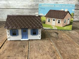 Plasticville White,  Blue & Brown Cape Cod House 1630 - 100
