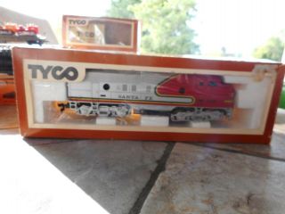 Vintage Tyco HO Scale Sante Fe Freight Train Set 2
