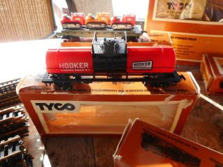 Vintage Tyco HO Scale Sante Fe Freight Train Set 3