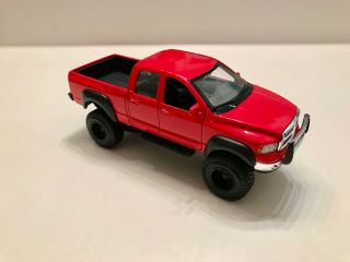 Maisto 1:24 Scale 2002 2003 2004 2005 Dodge Ram 4x4 Lifted Pickup Truck - Red