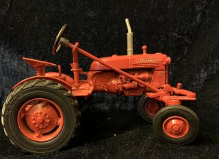 1989 Ertl Mccormick Farmall Cub Tractor 1/16 Die Cast Metal.