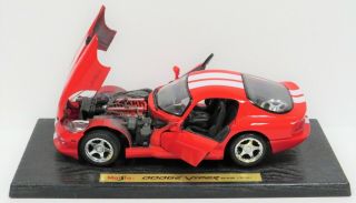 Maisto Special Edition 1:18 Die - Cast Model Car 1996 Red Dodge Viper Gts