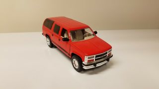 1993 Chevrolet Suburban Die Cast Car - 1/24 Scale By Sunnyside Ss 9601 Red