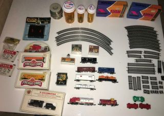 Bachmann N Gauge Train Assortment 2 Locomotives 7 Train Cars,  1 Caboose And More