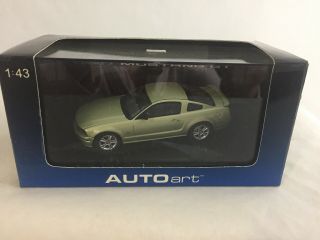 1/43 Autoart 2005 Ford Mustang Gt,  Legend Lime,  Auto Show Version,  52761