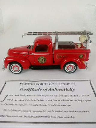 Golden Wheel Diecast 1940 Ford FDNY Ladder Fire Truck Red damage see pic 1:34 3