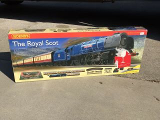 Hornby - Royal Scot 00 Gauge Train Set