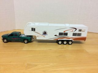 Ray 1:32 Country Life W/hunting 5th Wheel Trailer Dodge Ram 3500 Truck