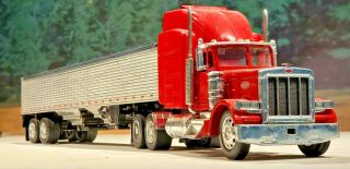 G / Lgb 1:32 Scale - Peterbilt Red/silver Long Hauler Covered Grain Truck