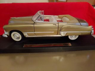 Road Signature 1949 Cadillac Coupe Deville Convertible Gold 1:18 Die Cast Car