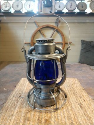 Dietz Lantern Vesta 1924 Boston & Maine R.  R.  W / Cobalt Blue Eteched Globe
