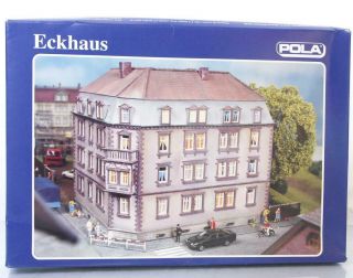 Pola 174 Ho/oo Building Kit - Large 3 Story Corner Town House With Light Fitting