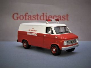 1977 Chevy City Fire Department Paramedic Van Ambulance 1/64 Collectible Model