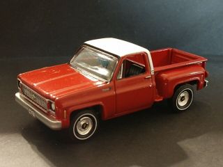 1973 Chevy Chevrolet Cheyenne Stepside Vintage Pickup Truck Collectible 1/64 Red
