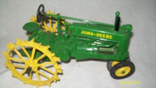 Model (a) John Deere Farm Tractor 1/16 Ertl Diecast