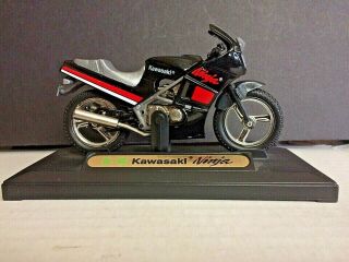 Kawasaki Ninja 1980 ' s Diecast MOTORCYCLE BIKE Black Red 2