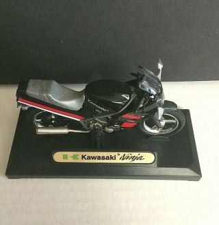 Kawasaki Ninja 1980 ' s Diecast MOTORCYCLE BIKE Black Red 3