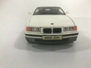Maisto 1993 BMW 325i White Convertable Die Cast 1:18 2