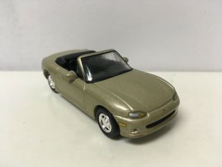 2000 00 Mazda Mx - 5 Miata Collectible 1/64 Scale Diecast Diorama Model
