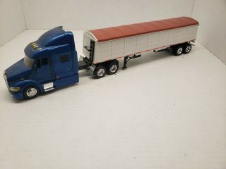 - Ray Long Haul Trucker Peterbilt Model 387 Grain Hauler 1/43 Blue.