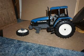 Broken Ertl 1/16 Holland Tm 150 Farm Toy Tractor For Repair Tm150