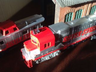 Ho Train Diesel Freight Engine Silver Streak Union Pacific 4301 & Caboose Tyco