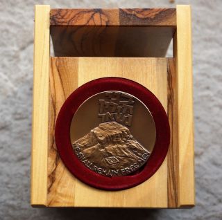 Israel 1971 " Masada Shall Not Fall Again " State Medal Bronze,  Olivewood Box
