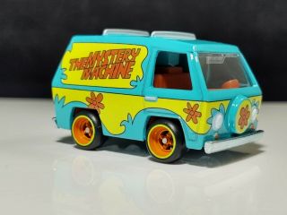 Hot Wheels Scooby Doo Mystery Machine 1/64 Diecast Car Real Riders Collector