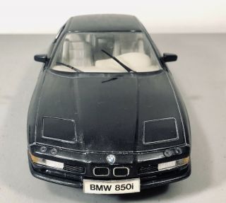 MAISTO BMW 850i 1:18 Die - Cast Model Car 2