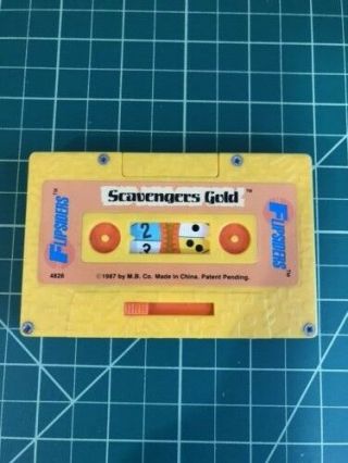 1987 Milton Bradley Flipsiders Scavengers Gold Cassette Shaped Travel Game 4826