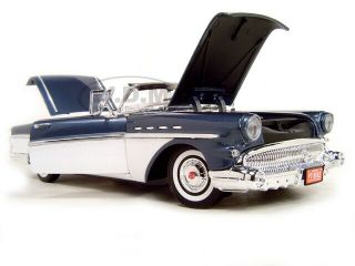 BoxDented 1957 BUICK ROADMASTER CONVERTIBLE BLUE 1/18 DIECAST BY MOTORMAX 73152 2