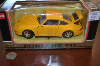 Vintage Motormax Yellow Porsche 911 (993) Carrera 1:24 Scale Diecast