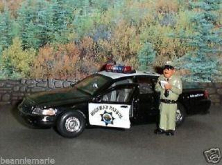 Welly 1999 Ford Crown Victoria Chp Police Cruizer 1:34 W/ Homies Officer Chepe