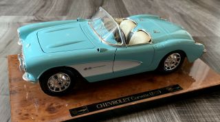 1:18 Bburago 1957 Chevrolet Corvette Convertible Die - Cast Car - Teal/white