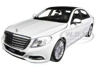 Boxdamaged Mercedes Benz S Class White 1/24 - 1/27 Diecast Model By Welly 24051