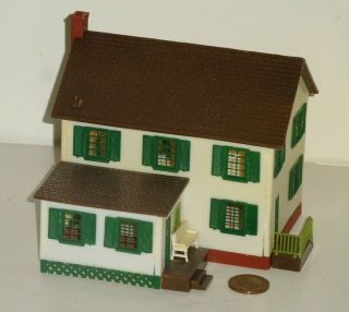 Ho Scale 2 Story House For Model Train Layouts & Displays By Life - Like