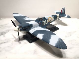 Air Signature Spitfire Mark V 1:48 Die Cast Model Airplane