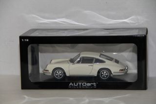 1/18 Autoart 1967 Porsche 911 S,  Ivory,  77918