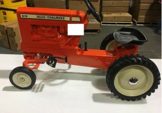 Allis Chalmers D - 19 Wide Front Pedal Tractor W/lights By Scale Models Nib