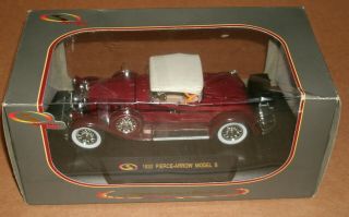 1/32 Scale 1930 Pierce Arrow Model B Diecast Car - Signature Models 32329 Red