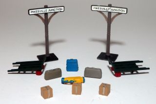 Luggage / Freight / Baggage / Station Platform & Signs O Scale Figures People