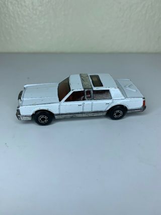 1989 Matchbox Lincoln Town Car Limo White Diecast Car