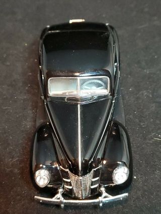Signature Series Ss 5740 1/34 Scale 1940 Ford 5 Window Coupe Diecast Black.