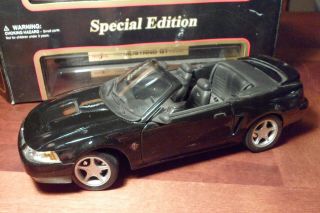 Maisto 1:18 Scale Die - Cast Metal Car Black 1999 Ford Mustang Gt